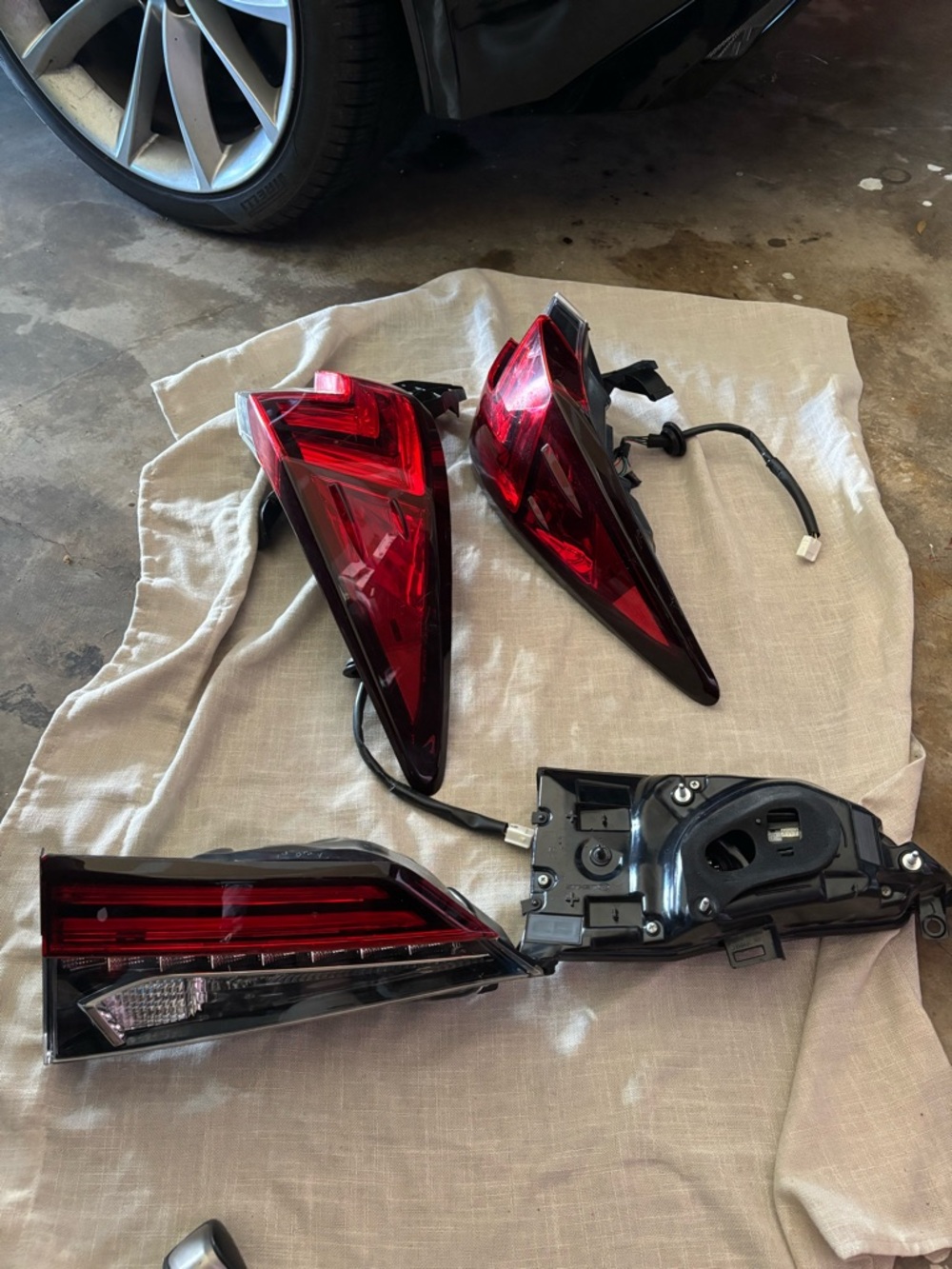 Lexus 2016-2022 RX outer tail lights - Picture 2 of 9